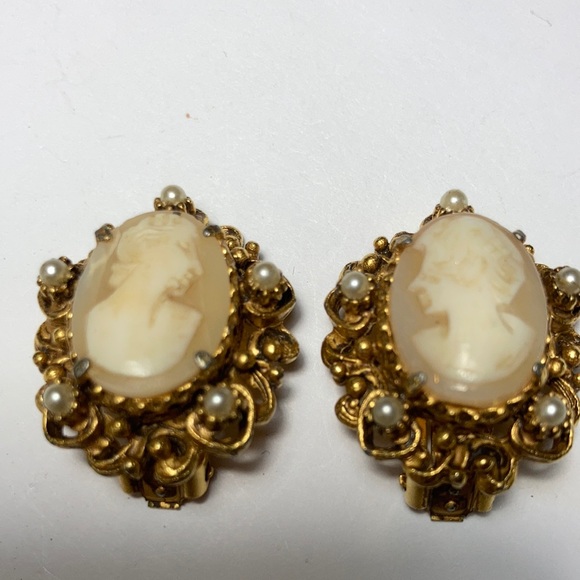 Vintage Florenza Cameo Earrings - Picture 1 of 5